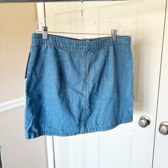 Versona Denim Mini Skirt Size Large - Picture 2 of 3